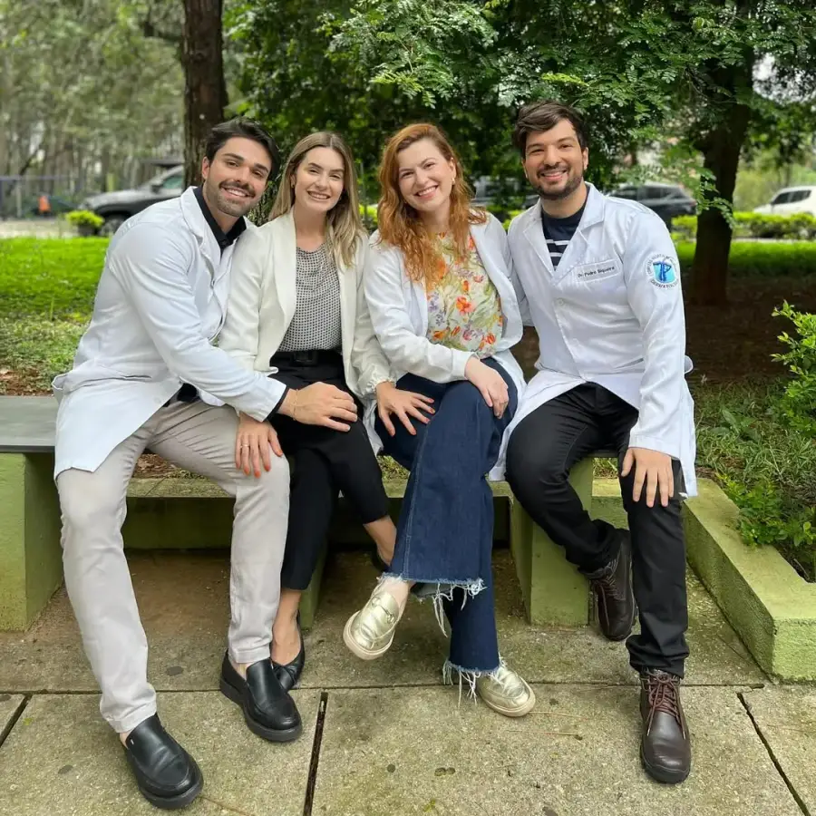 Dr. Pedro Siqueira com colegas de residência